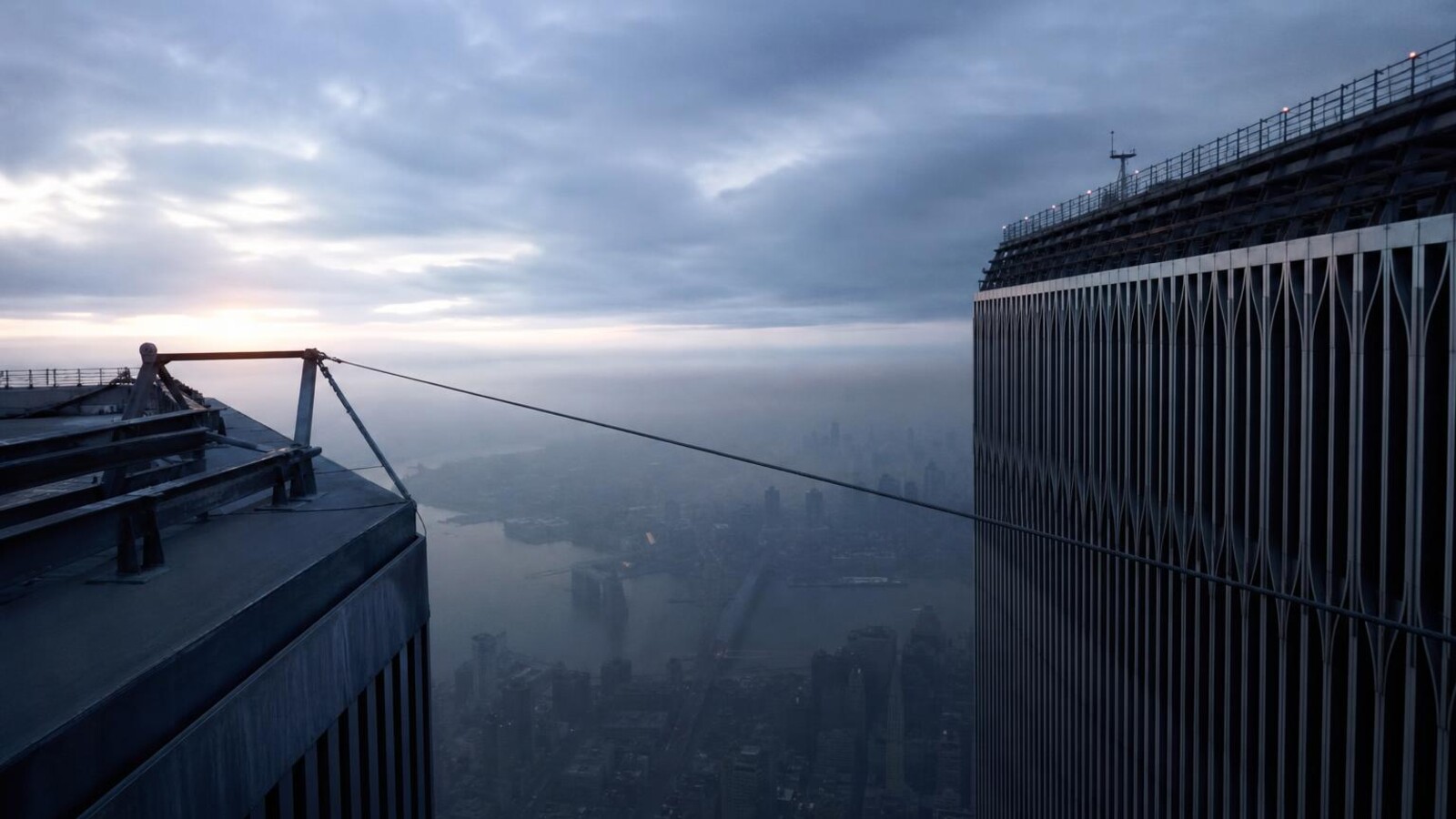 Philippe Petit tra le Torri Gemelle: quarantacinque minuti senza rete