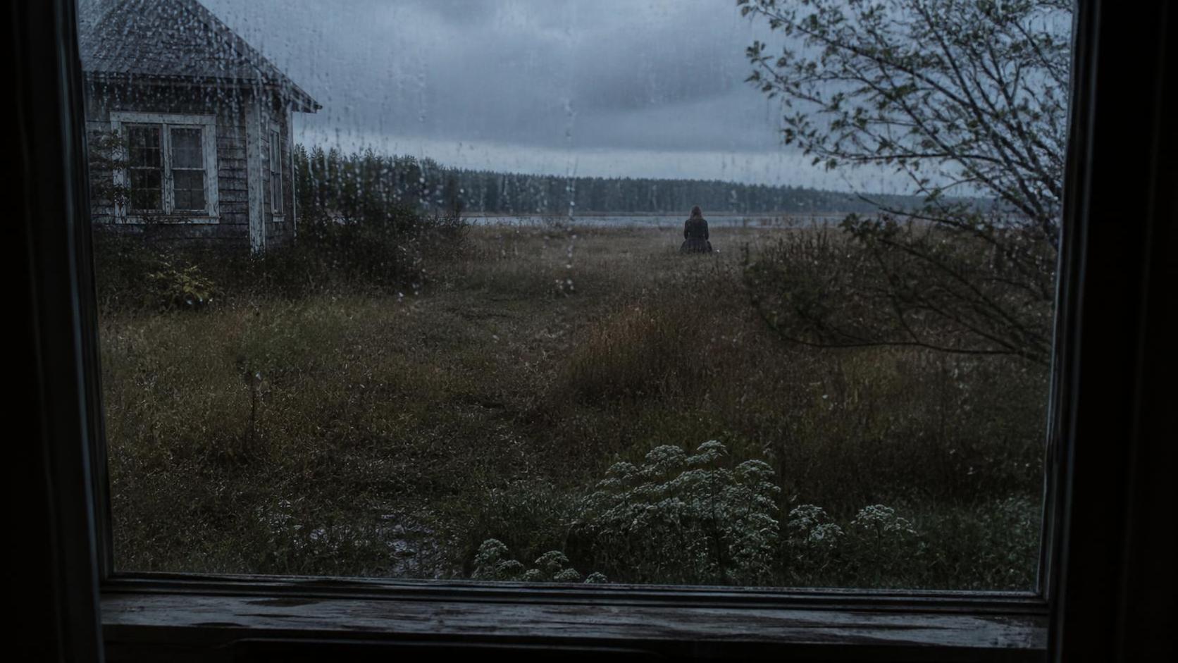 The Woman in the Yard: recensione del lutto fermo sul prato